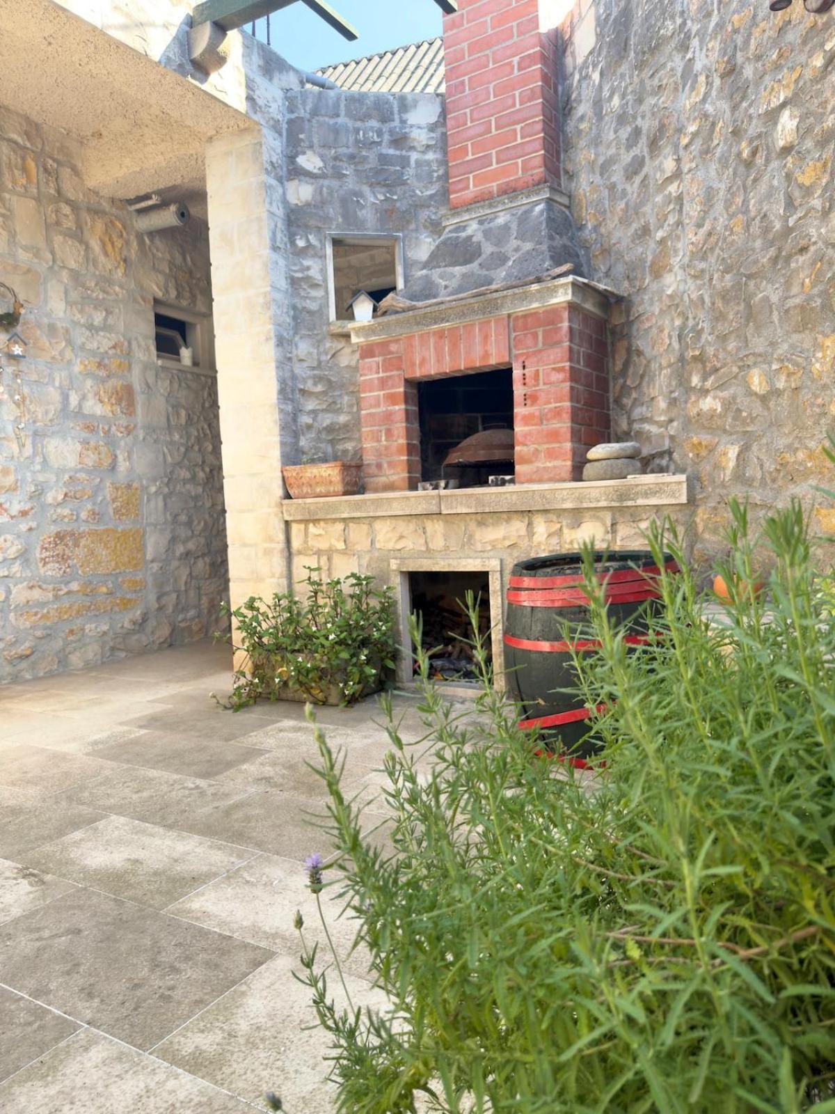 Visilo Stone House Vila Pucisca Exterior foto