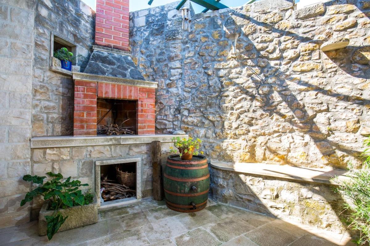 Visilo Stone House Vila Pucisca Exterior foto